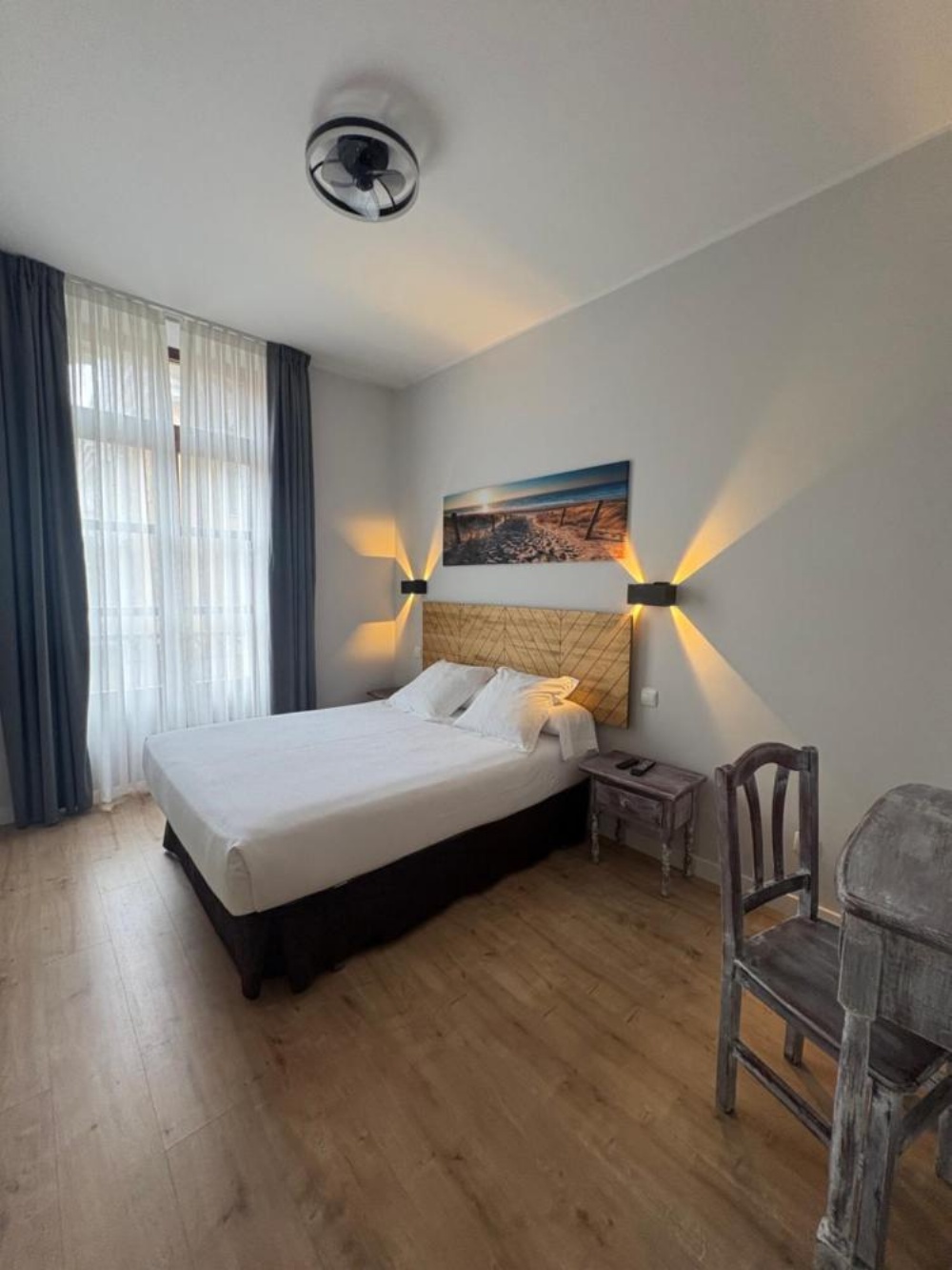 Room image 4