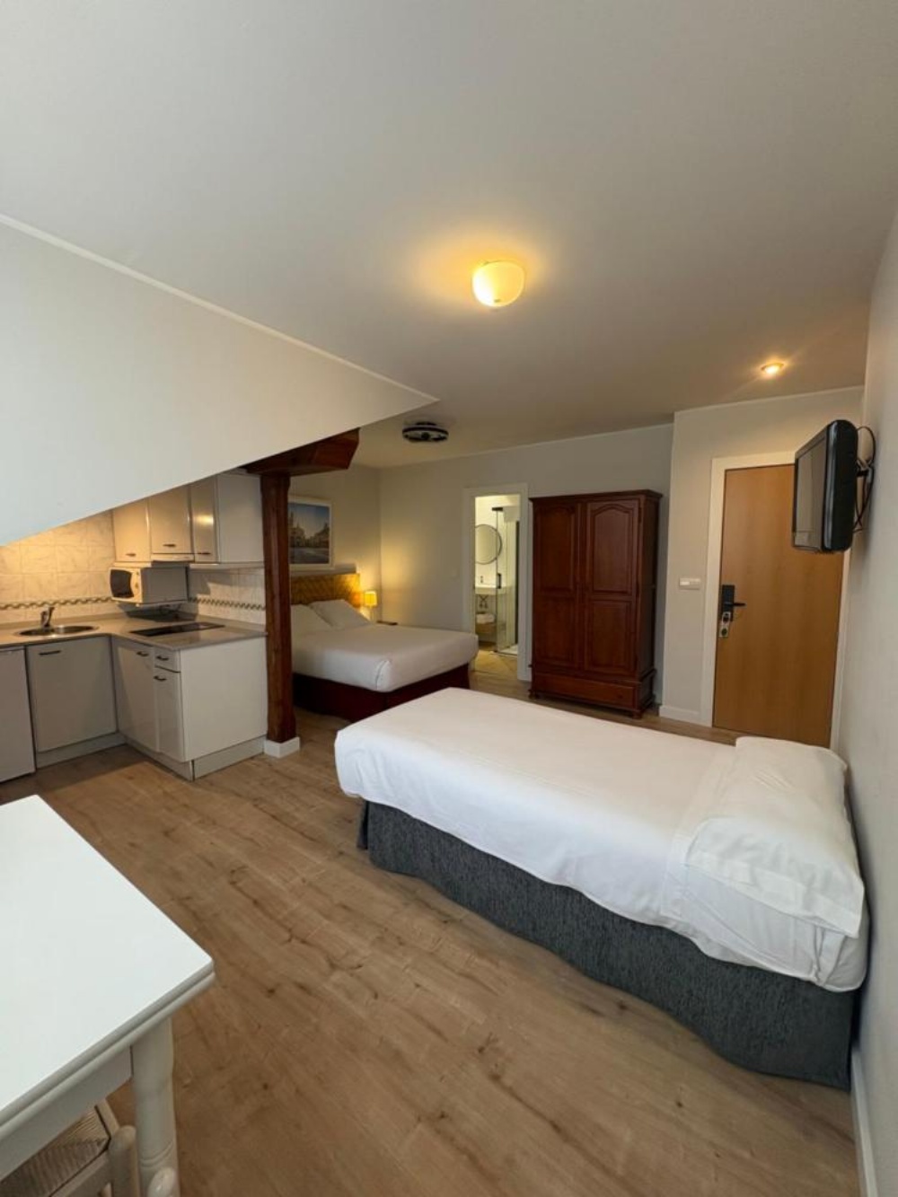 Room image 5