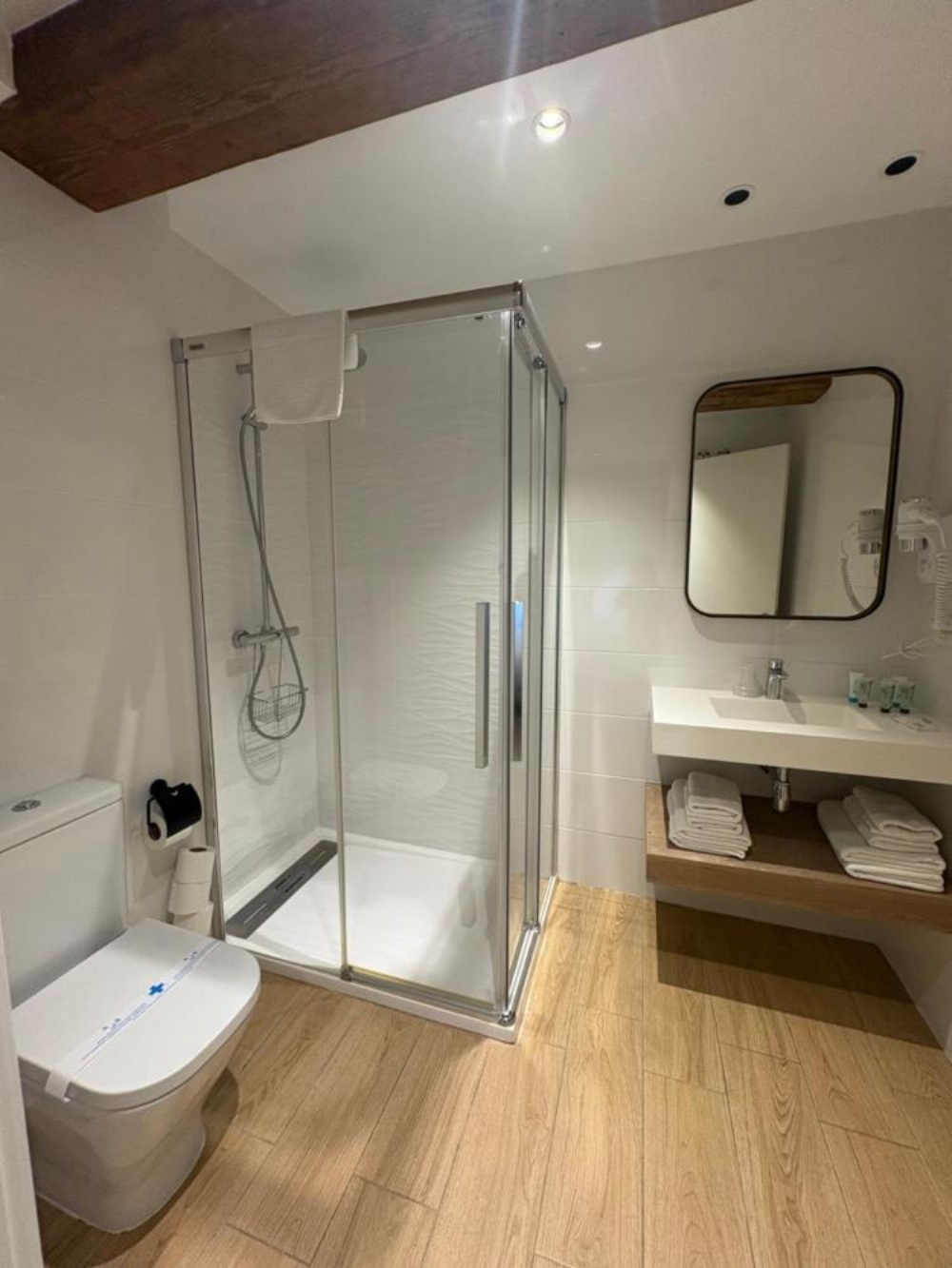 Room image 4