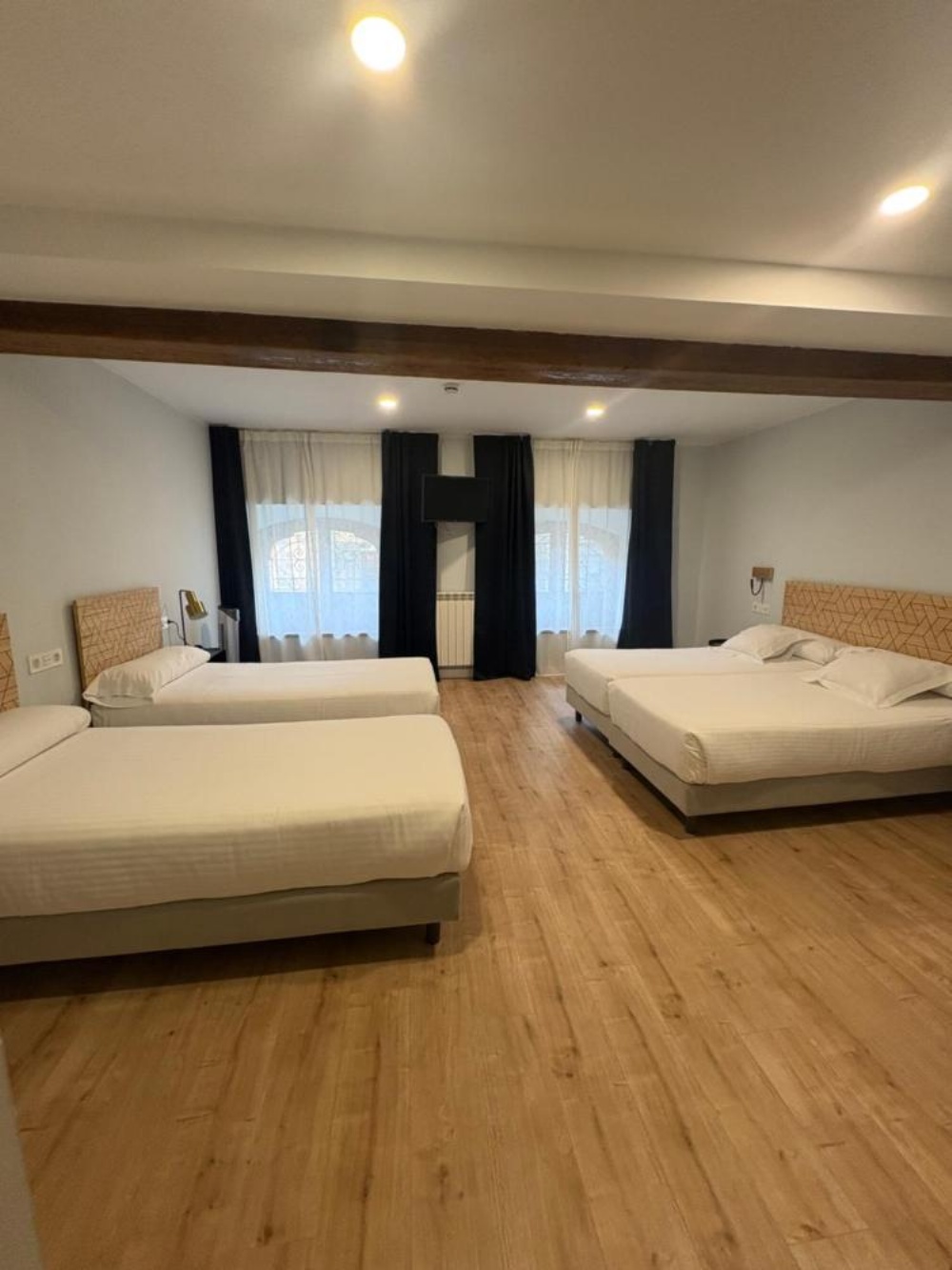 Room image 3