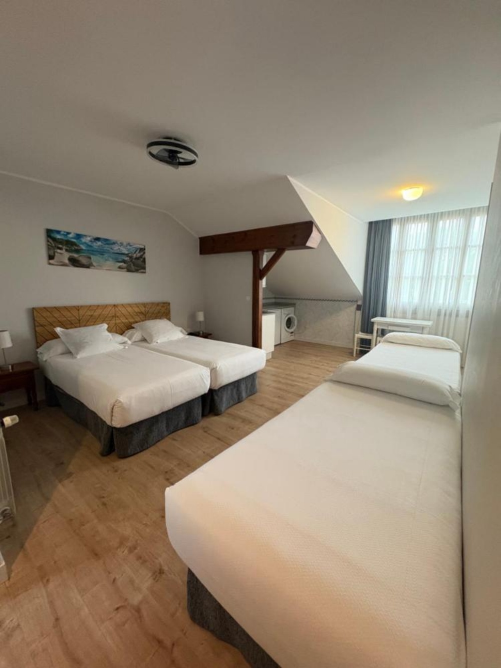 Room image 3