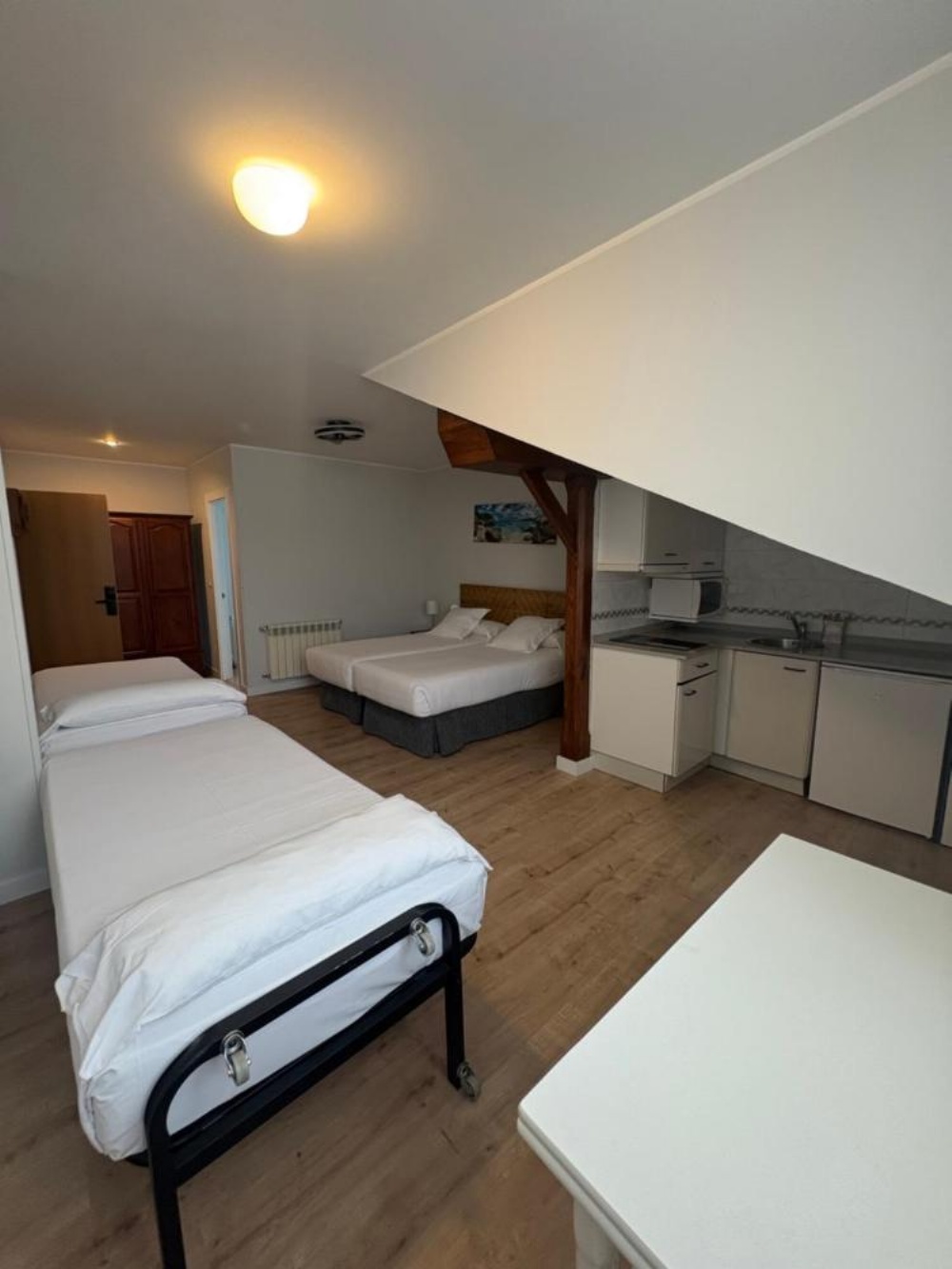 Room image 2